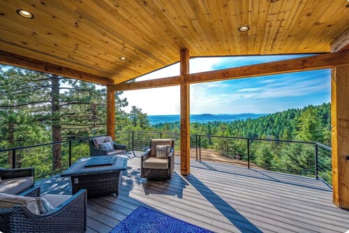 Gorgeous 4-bedroom house in Sedalia perfect for your getaway