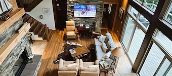 PRISTINE SKELETON LAKE - 5 Bedroom Cottage