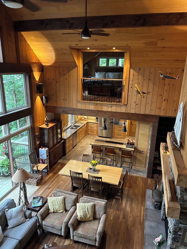 Living area - PRISTINE SKELETON LAKE - 5 Bedroom Cottage (Utterson,)