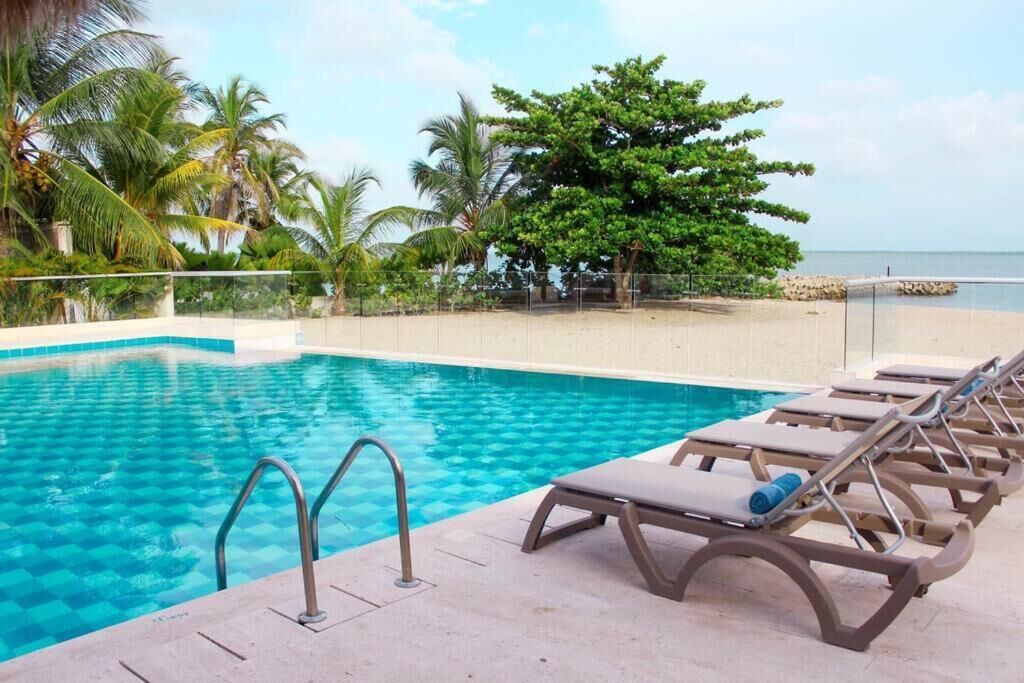 Hus, 3 soverom, balkong, ved stranden | Basseng | Utendørsbasseng