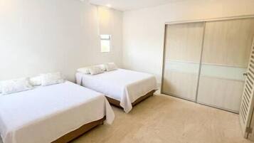 Bureau, fer et planche Ă repasser, Wi-Fi gratuit