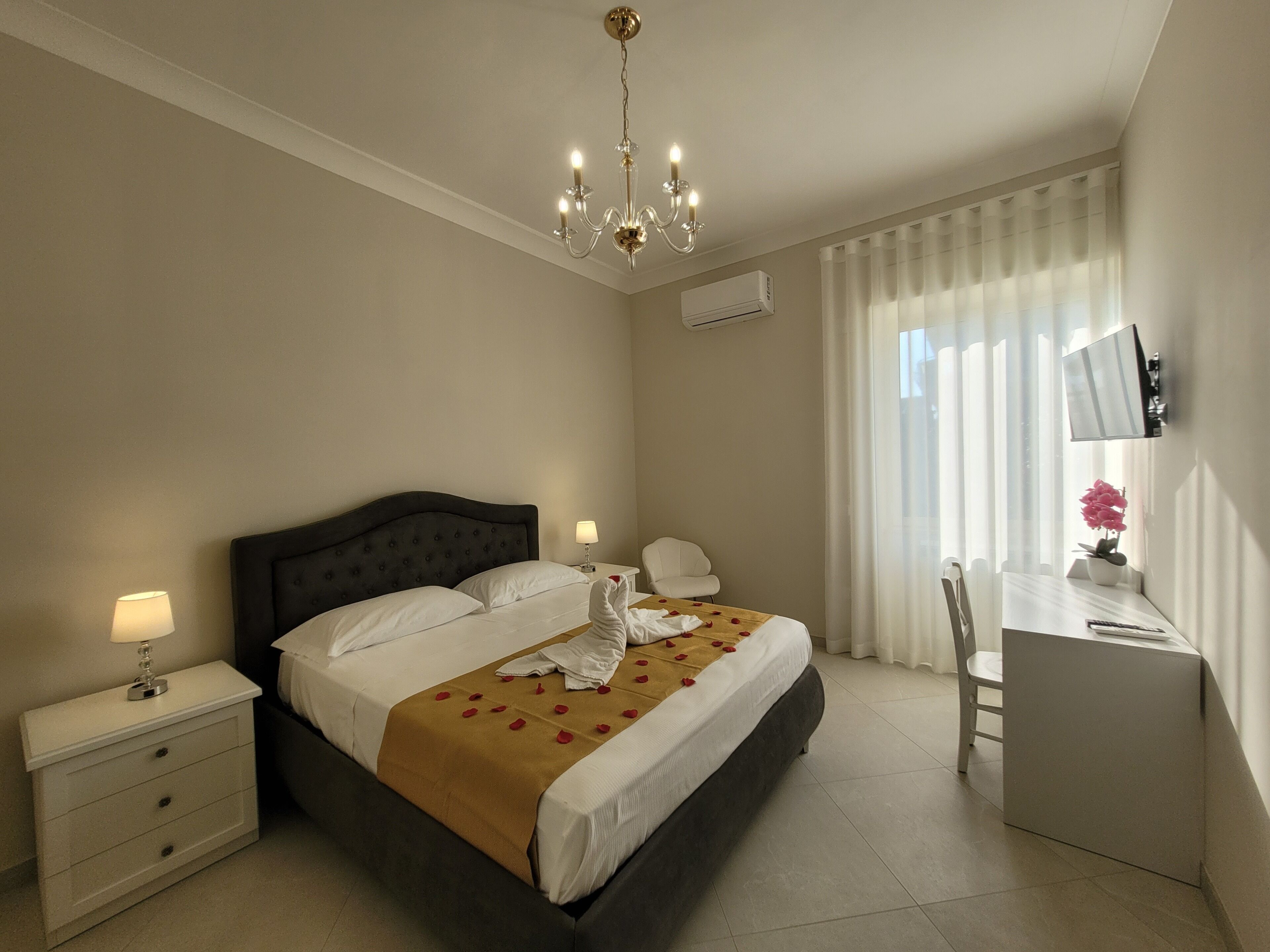 Classic Triple Room | Desk, blackout curtains, soundproofing, iron/ironing board