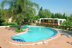Seasonal outdoor pool, sun loungers - Villa Grazia Pompei (Pompei)