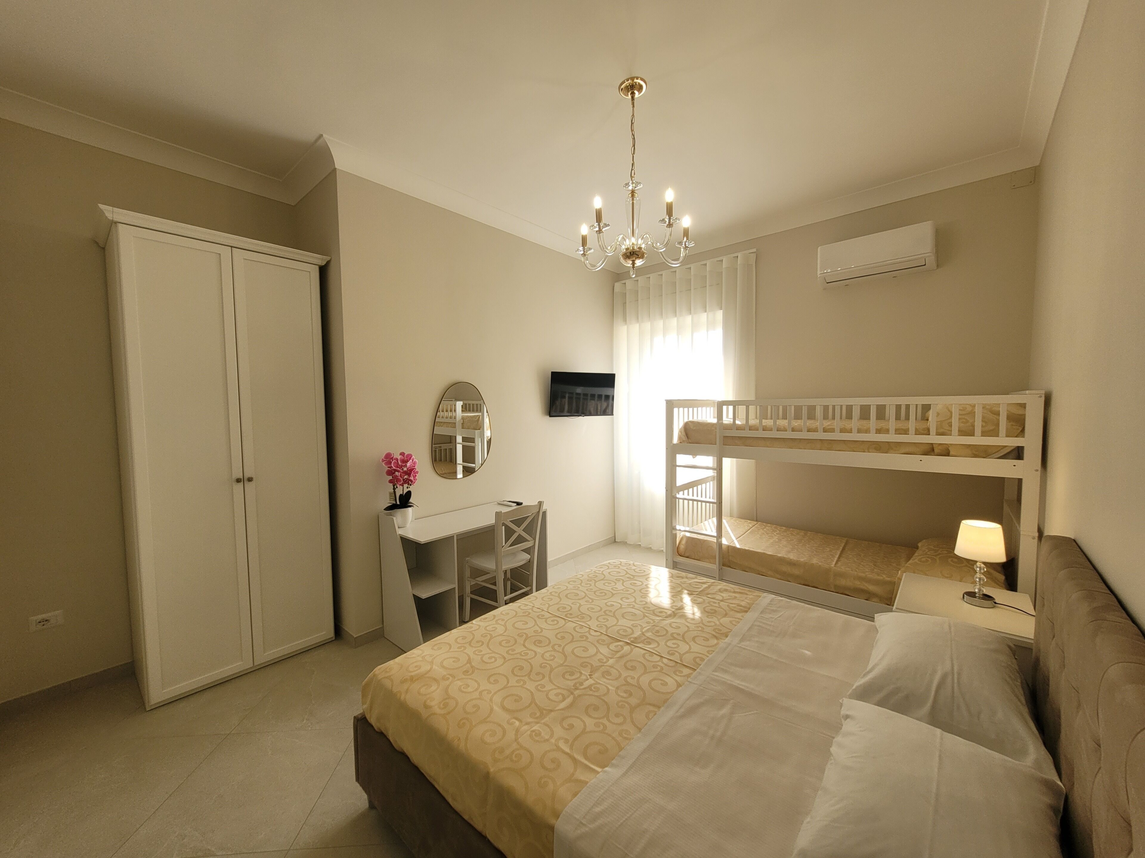 經典四人房 | 書桌、遮光窗簾/窗簾、隔音、熨斗/熨衫板