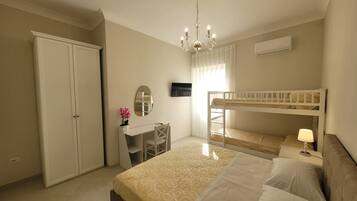 經典四人房 | 書桌、遮光窗簾/窗簾、隔音、熨斗/熨衫板