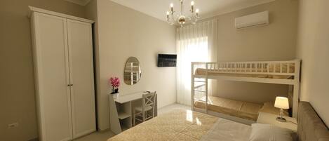 Classic Quadruple Room | Desk, blackout drapes, soundproofing, iron/ironing board