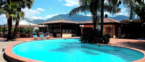 Seasonal outdoor pool, sun loungers