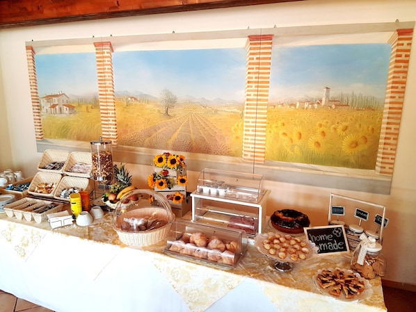 Free daily buffet breakfast - Villa Grazia Pompei (Pompei)