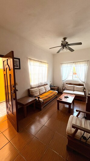 TV - Casa Anita Pool House in San Pancho - 3 Bedrooms + Full Kitchen + Patio (San Francisco)
