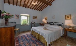 5 chambres, fer et planche à repasser, Wi-Fi, draps fournis