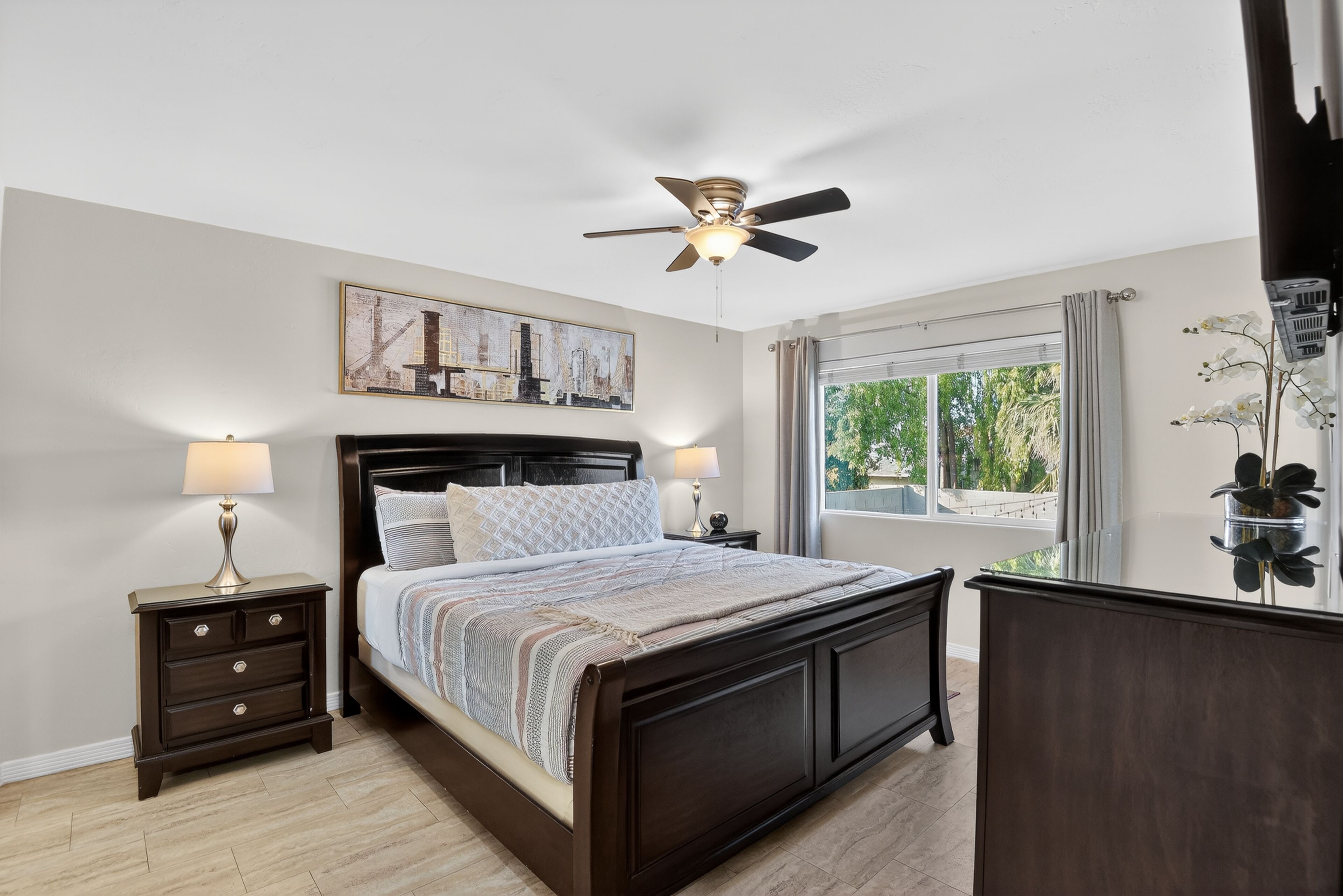 5 habitaciones, escritorio, tabla de planchar con plancha y wifi gratis 