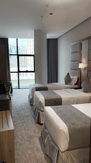 Signature Triple Room | Desk, free WiFi - SUQYA TAIBA (Madinah)