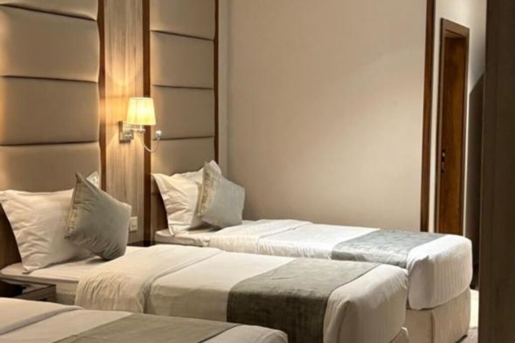 Standard Triple Room | Desk, free WiFi