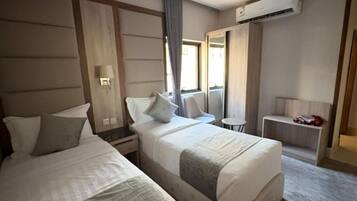 Standard-Doppelzimmer, Stadtblick | Schreibtisch, kostenloses WLAN