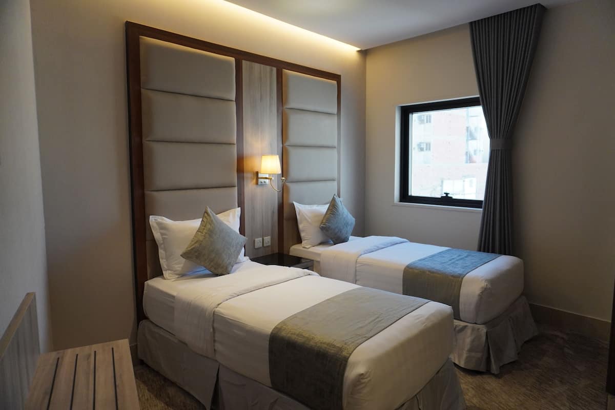 Habitació doble estàndard, vistes a la ciutat | Escriptori i wifi gratuïta