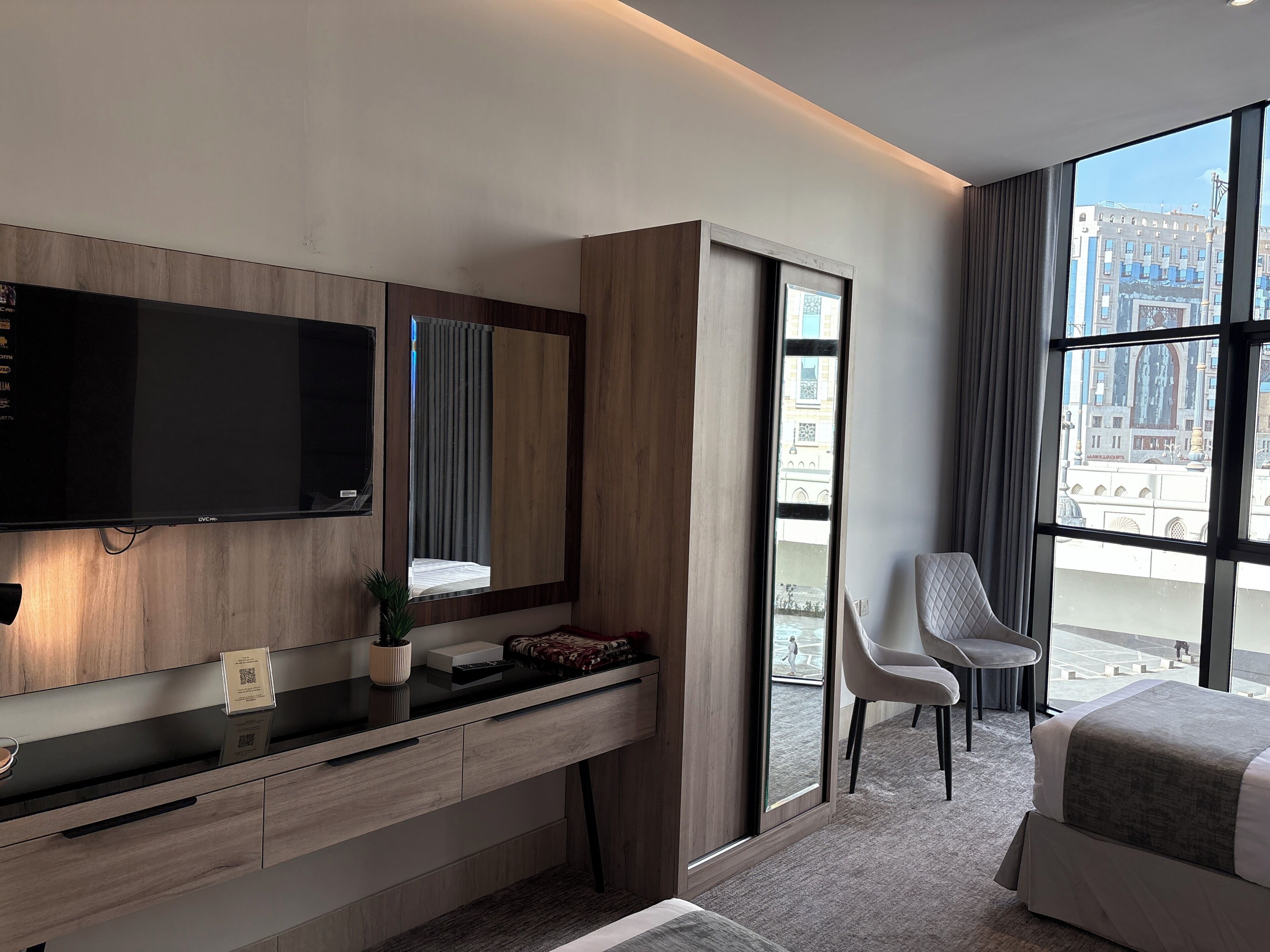 Signature Triple Room | Desk, free WiFi