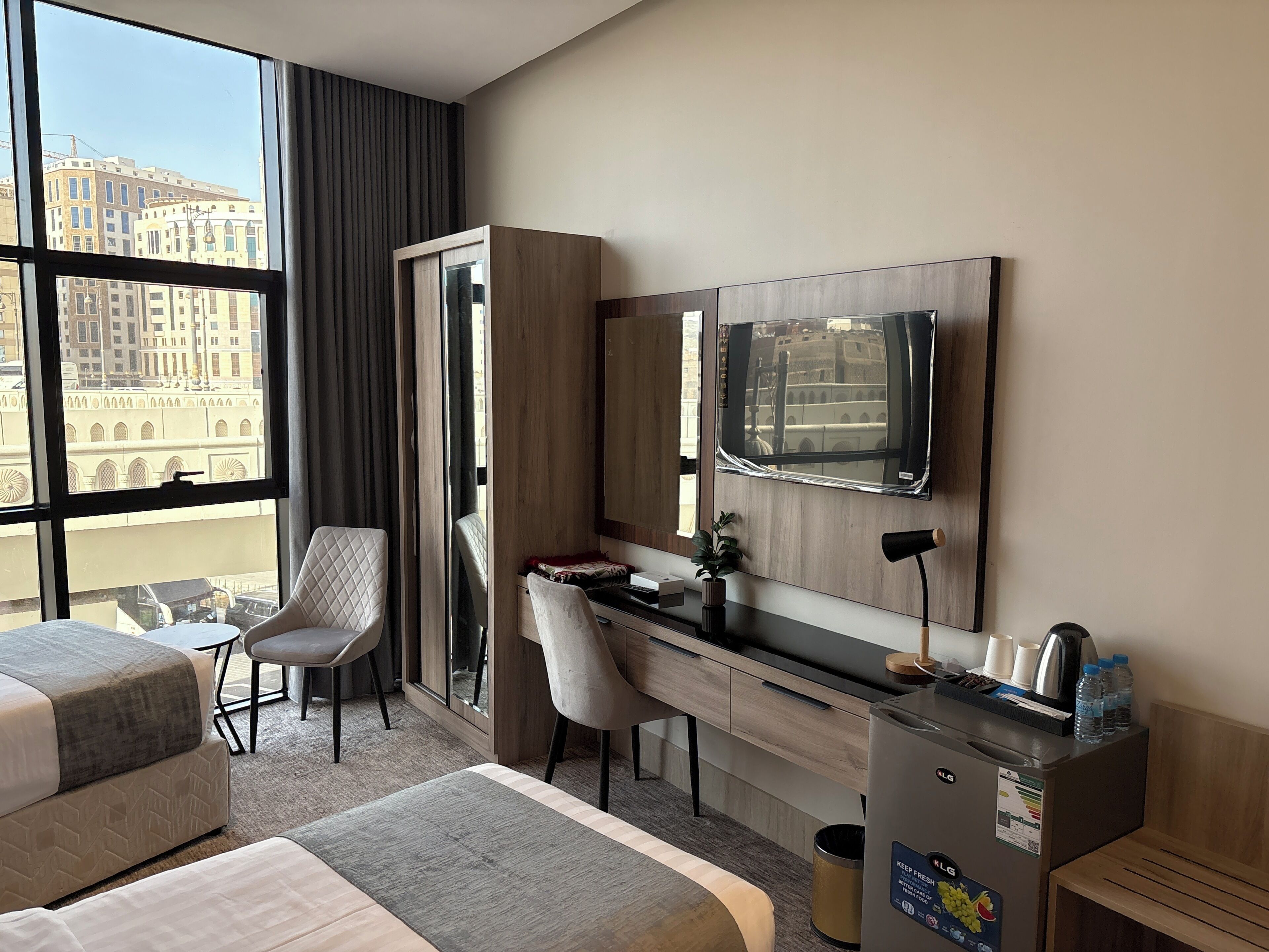Signature Triple Room | Desk, free WiFi