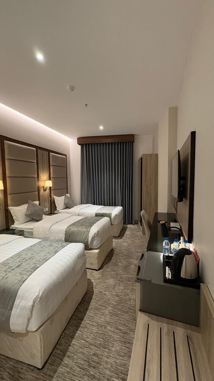 Triple Room | Desk, free WiFi