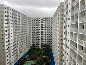 Exterior - Shore residences 18C1 MOA 1BR with balcony pool view By darpm (Pasay City)