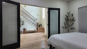 4 habitaciones, escritorio, tabla de planchar con plancha y wifi gratis