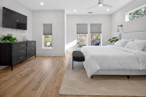 4 bedrooms, desk, iron/ironing board, free WiFi - Luxury 4BR 4 BA, Chef Kitchen, 10 min to FIFA Stadium, 5 min to BeltLine (Atlanta)