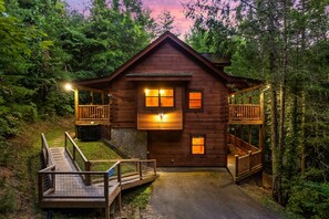 Exterior - Fun and Luxury: Game Room, Hot Tub, Pool Access (Sevierville)