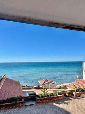 Property grounds - Charming 4-bedroom beach house in Rosarito, perfect for your getaway (Rosarito)