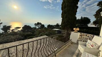 Dobbeltværelse - 1 dobbeltseng - privat badeværelse - havudsigt | Terrasse/gårdhave