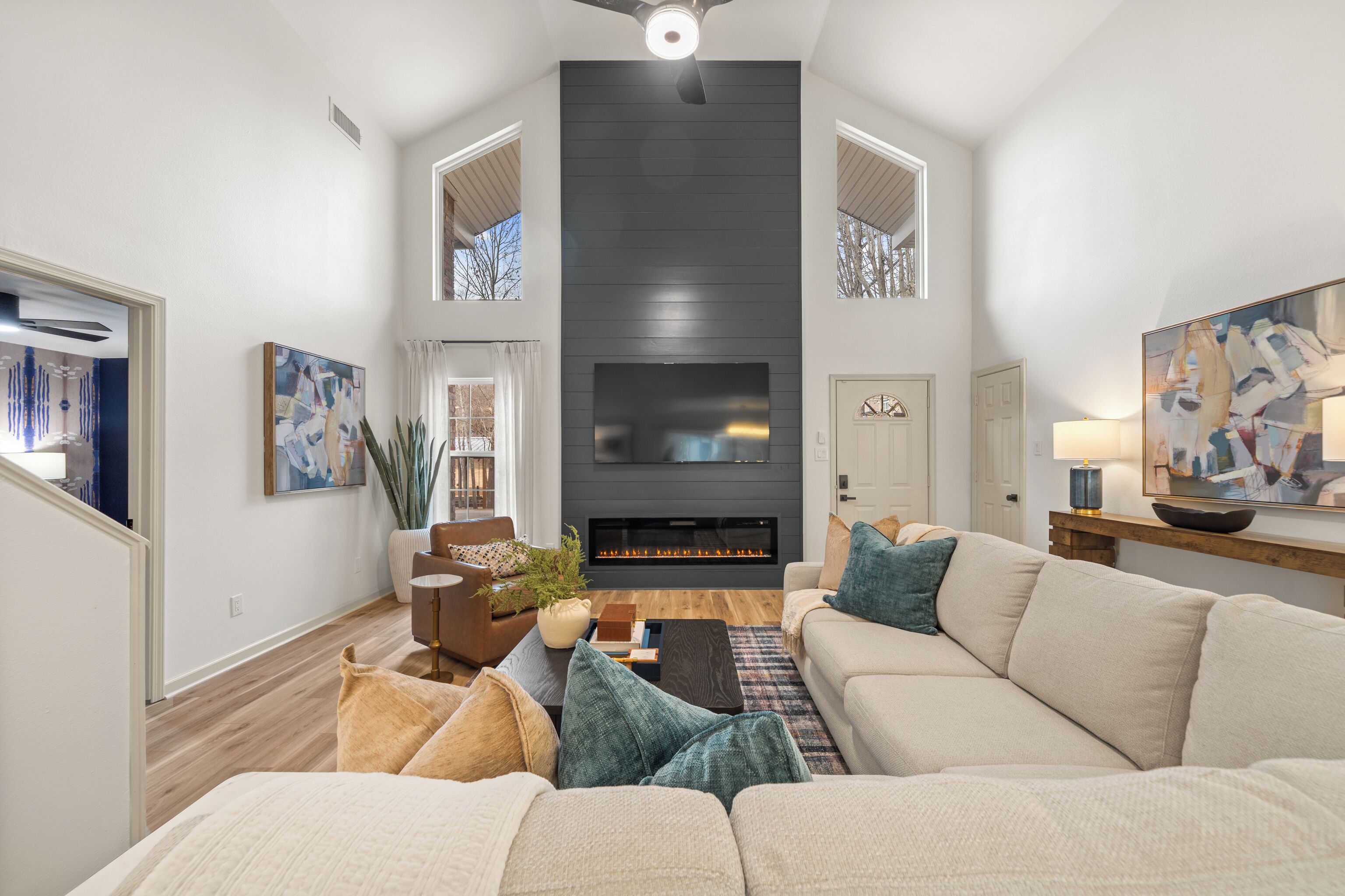 Smart TV, fireplace