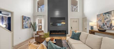 Smart TV, fireplace