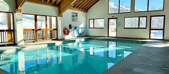 Luxury half chalet 95 m2, ski-in/ski-out, panoramic view, indoor pool