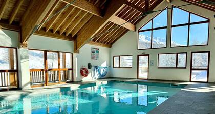 Demi Chalet de standing 95 m2, ski aux pieds, vue panoramique, piscine couverte