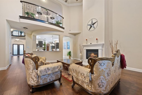 Relaxing Retreat w/ Pool in Venus