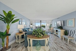 TV - Oceanfront 2BR- Outdoor Pool- Brigadune I 1D (Myrtle Beach)