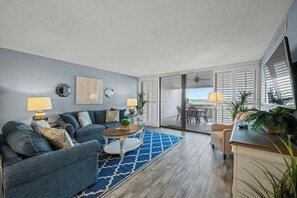 TV - Oceanfront 2BR- Outdoor Pool- Brigadune I 1D (Myrtle Beach)