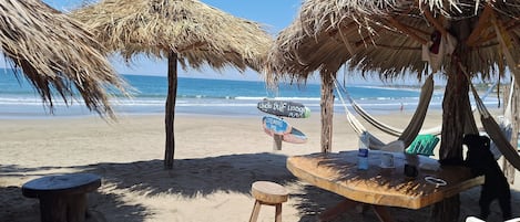 Chambre de base, balcon, vue sur la plage | Plage | Sur la plage