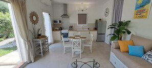 Interior - Vacation home with garden. 500 metres from the beach and shops (Le Pradet)