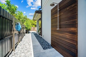 Property grounds - Casa Monstera | Heated Saltwater Pool | Game Room | Golf (Fort Lauderdale)