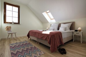 3 slaapkamers, een strijkplank/strijkijzer, reisbedje, gratis wifi