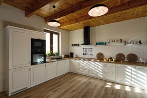 Fridge, microwave, oven, stovetop - Dom Dziadka Klemensa-blisko jeziora i lasu (Sępólno Krajeńskie)