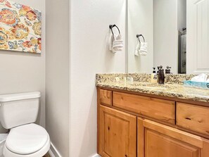 Shower, hair dryer - L-9 Cozy, clean close to SDC stunning views (Branson)
