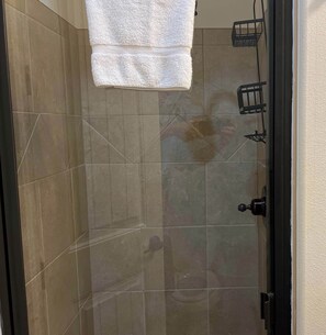 Shower, hair dryer, towels - L-4 Close to SDC amazing views clean and cozy (Branson)