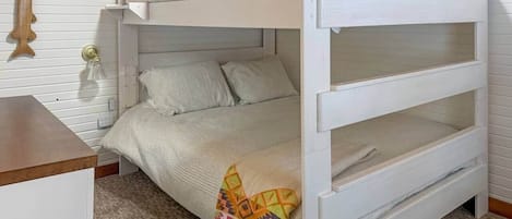 2 habitaciones, escritorio, tabla de planchar con plancha y wifi gratis