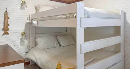 Ultimate Hayward Trailhead Cabin