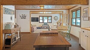 Unclassified image, 4 of 33, button - Ultimate Hayward Trailhead Cabin (Hayward)