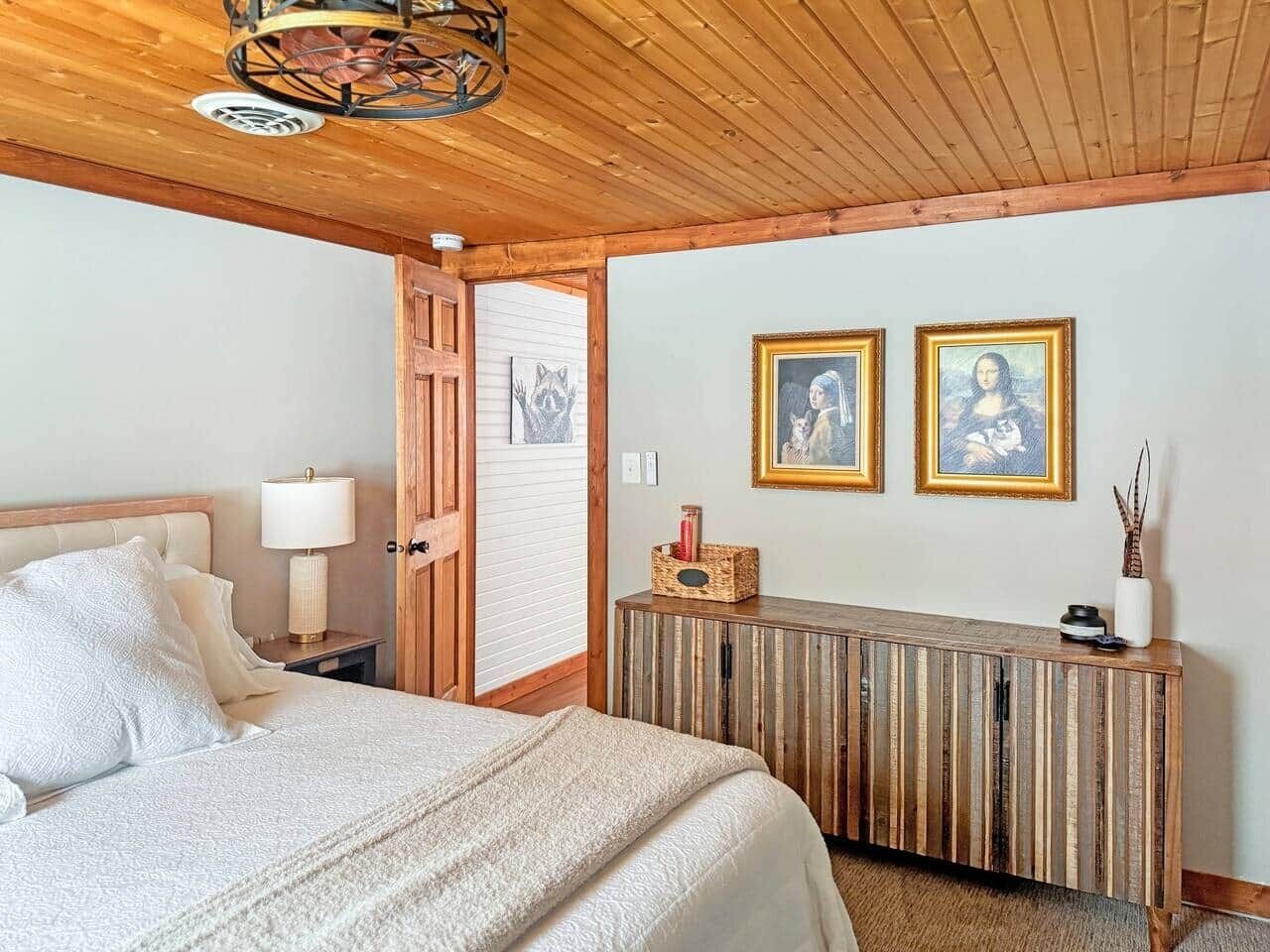 2 bedrooms, desk, iron/ironing board, free WiFi