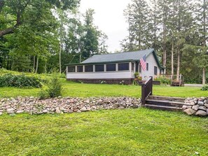 Exterior - Ultimate Hayward Trailhead Cabin (Hayward)