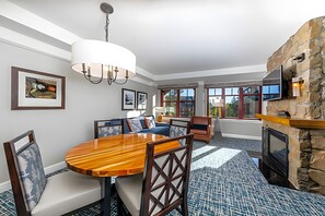 Interior - Cozy and Enchanting 2-bedroom Resort in Picturesque South Lake Tahoe. (South Lake Tahoe)