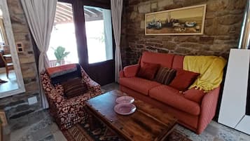 Televisión y chimenea