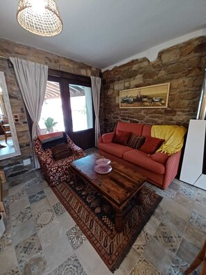TV, fireplace - Nordés - Rural house in Lastres between the sea and the mountains (Luces)